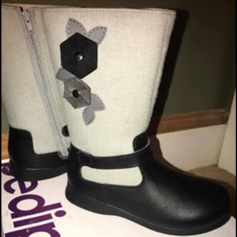 Pediped Flex girls boots,size 13-13.5, new